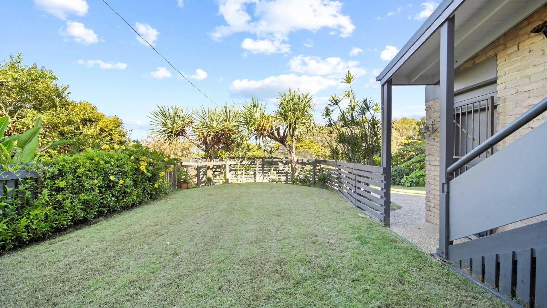 Caloundra Retro Beach House In Front Of Ocean Nyaraló