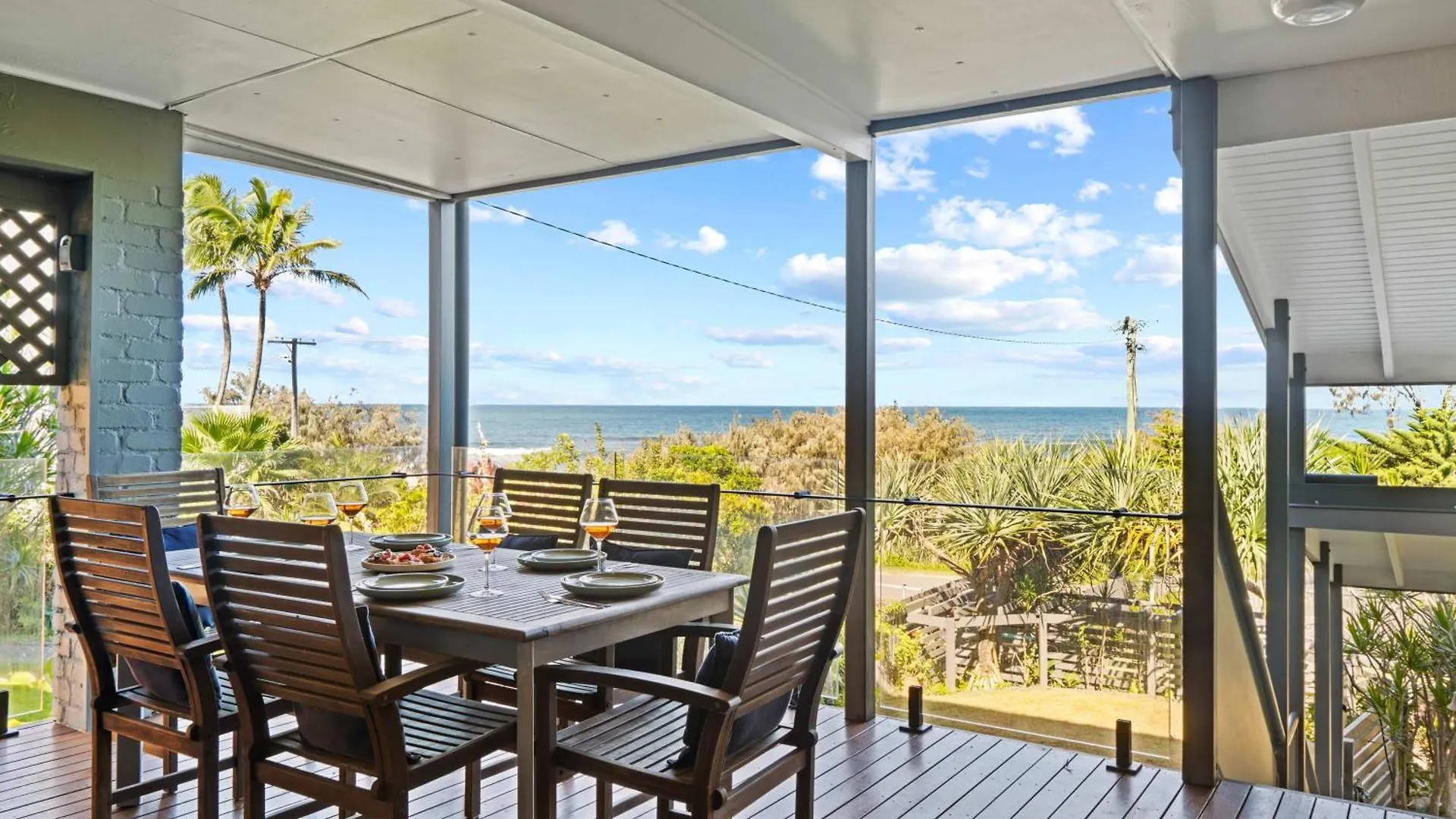 Caloundra Retro Beach House In Front Of Ocean 0*,  Ausztrália