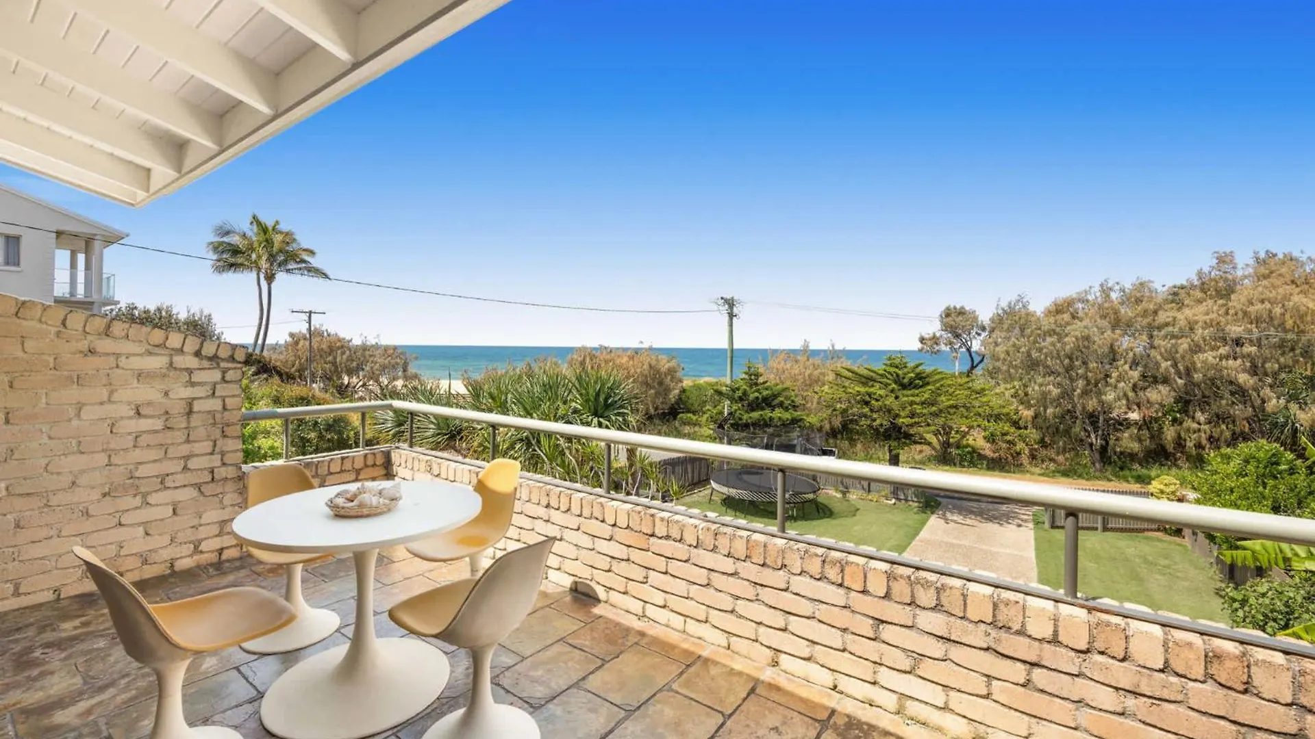 Caloundra Retro Beach House In Front Of Ocean 0*,  Ausztrália
