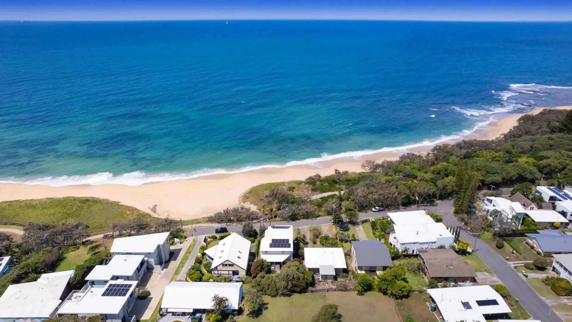 Caloundra Retro Beach House In Front Of Ocean Nyaraló