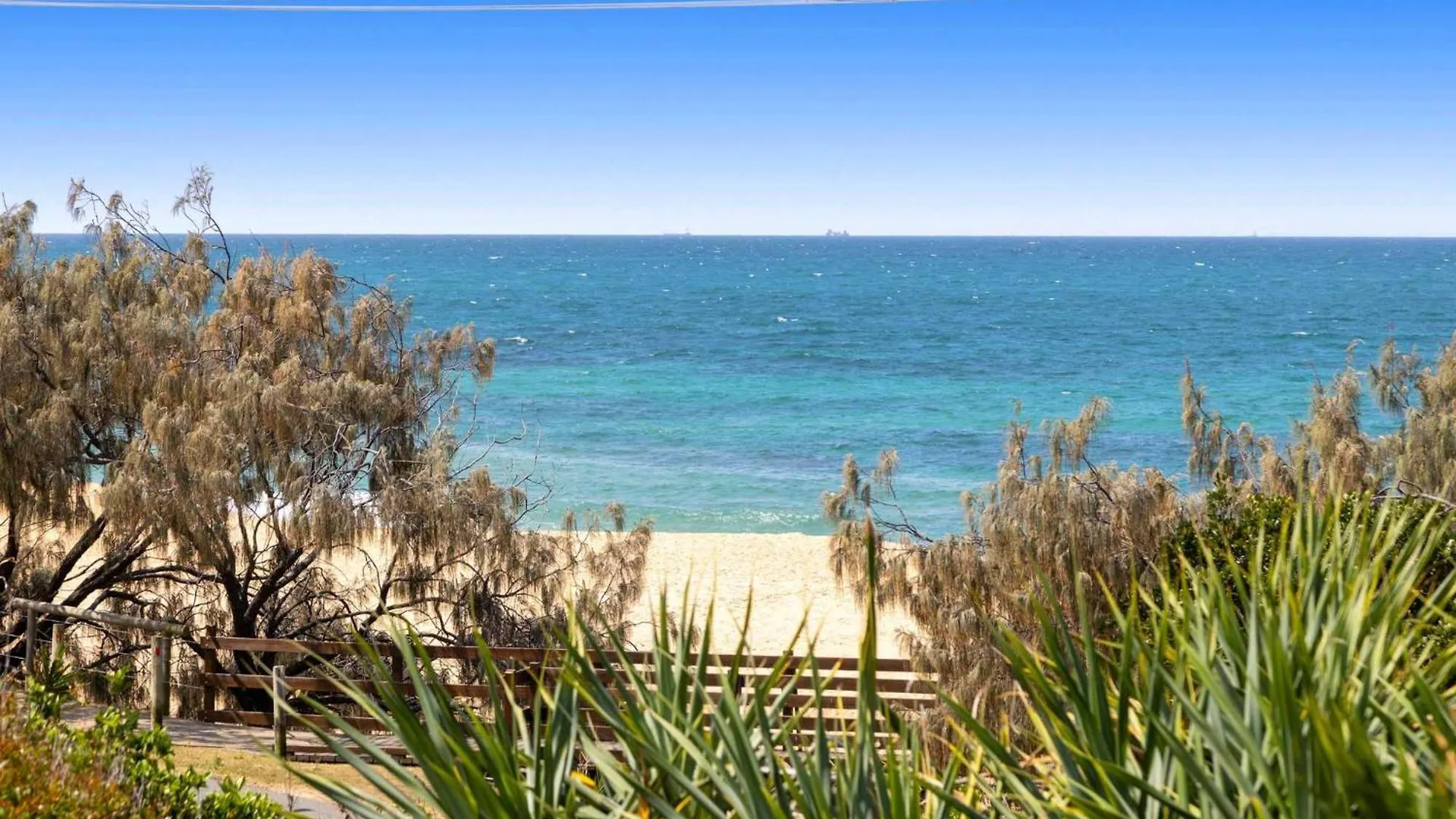 Caloundra Retro Beach House In Front Of Ocean Ausztrália