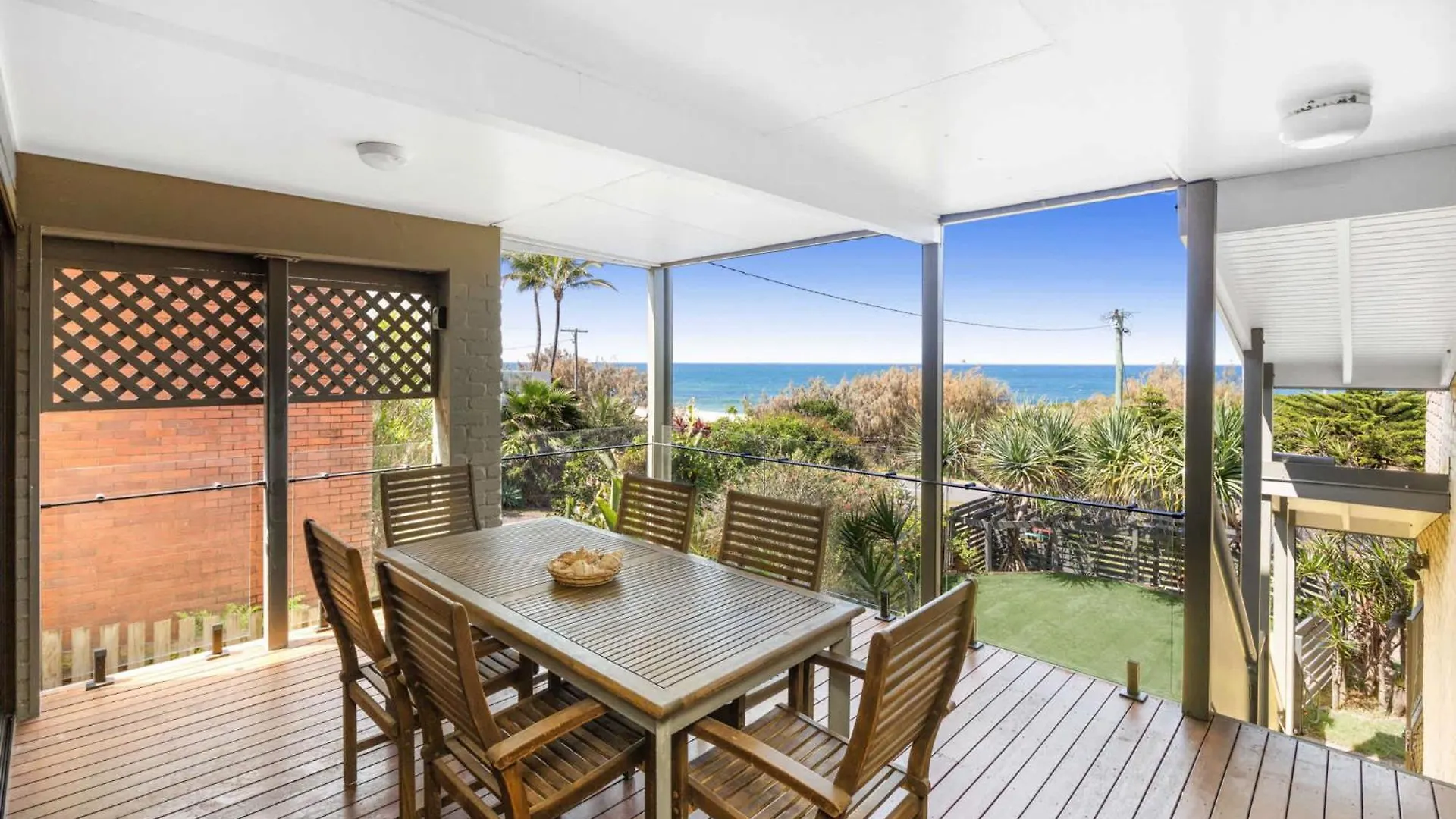 Caloundra Retro Beach House In Front Of Ocean 0*,  Ausztrália